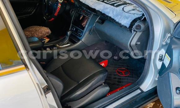 Sayi Na hannu Mercedes Viano White Mota in Cotonou a Benin Sayi Na hannu Mercedes Viano White Mota in Cotonou a Benin