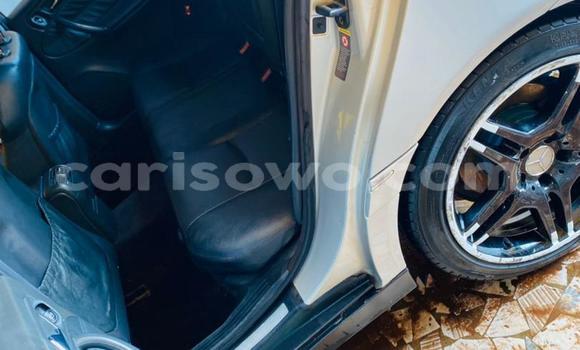 Sayi Na hannu Mercedes Viano White Mota in Cotonou a Benin Sayi Na hannu Mercedes Viano White Mota in Cotonou a Benin