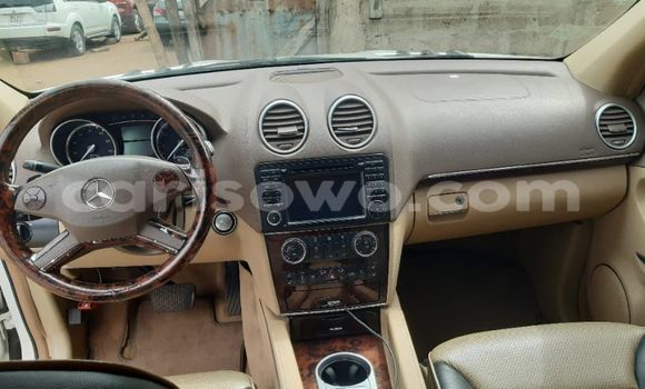 Sayi Na hannu Mercedes Viano White Mota in Cotonou a Benin Sayi Na hannu Mercedes Viano White Mota in Cotonou a Benin