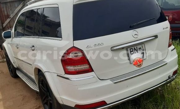 Sayi Na hannu Mercedes Viano White Mota in Cotonou a Benin Sayi Na hannu Mercedes Viano White Mota in Cotonou a Benin