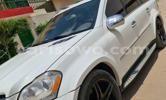 Sayi Na hannu Mercedes Viano White Mota in Cotonou a Benin Sayi Na hannu Mercedes Viano White Mota in Cotonou a Benin