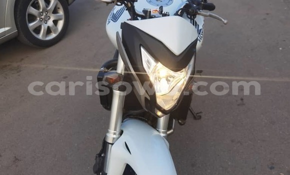 Ra Àlòkù Honda Crossrunner funfun Mọto in Cotonou ni Benin Ra Àlòkù Honda Crossrunner funfun Mọto in Cotonou ni Benin