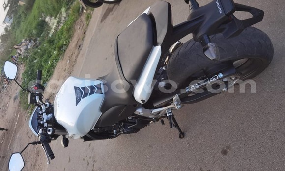 Ra Àlòkù Honda Crossrunner funfun Mọto in Cotonou ni Benin Ra Àlòkù Honda Crossrunner funfun Mọto in Cotonou ni Benin