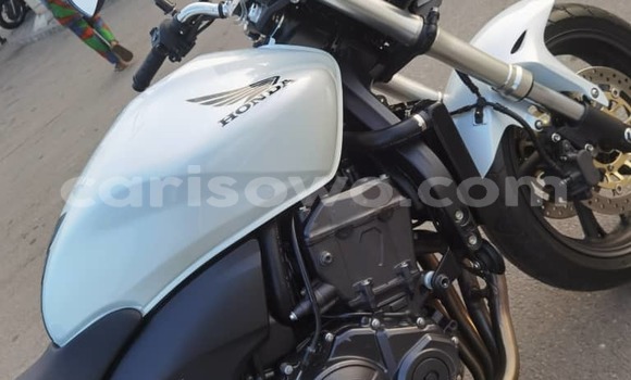 Ra Àlòkù Honda Crossrunner funfun Mọto in Cotonou ni Benin Ra Àlòkù Honda Crossrunner funfun Mọto in Cotonou ni Benin