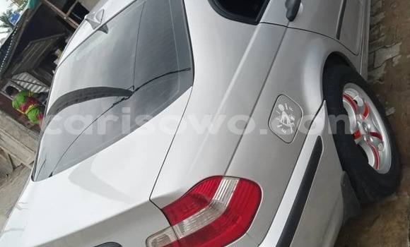 Sayi Na hannu BMW 3–Series Azurfa Mota in Cotonou a Benin