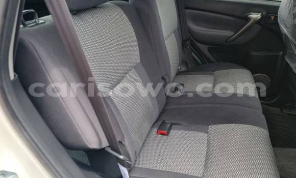 Acheter Import Voiture Toyota RAV4 Blanc à Cotonou, Benin Acheter Import Voiture Toyota RAV4 Blanc à Cotonou, Benin