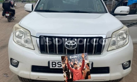 Ra Àlòkù Toyota Land Cruiser Prado funfun Ọkọ̀ in Cotonou ni Benin