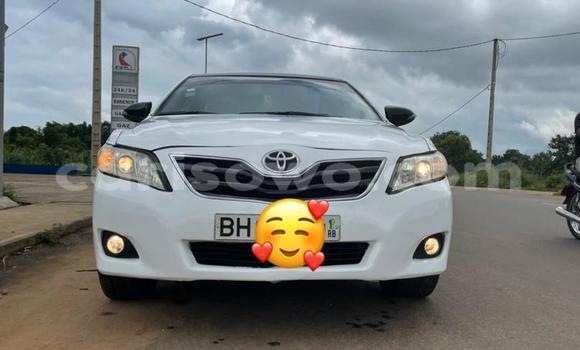 Ra Àlòkù Toyota Camry funfun Ọkọ̀ in Cotonou ni Benin Ra Àlòkù Toyota Camry funfun Ọkọ̀ in Cotonou ni Benin