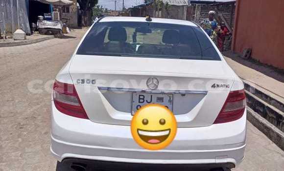 Sayi Na hannu Mercedes Viano White Mota in Cotonou a Benin Sayi Na hannu Mercedes Viano White Mota in Cotonou a Benin