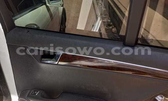 Sayi Na hannu Mercedes Viano White Mota in Cotonou a Benin Sayi Na hannu Mercedes Viano White Mota in Cotonou a Benin