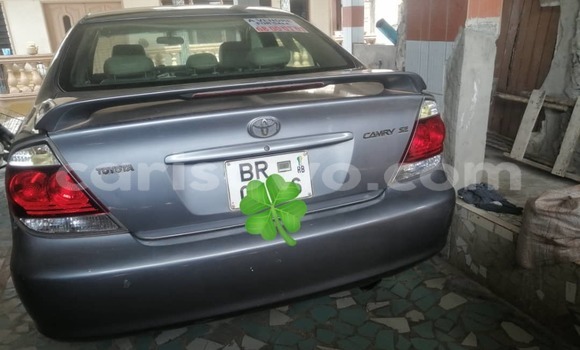Sayi Na hannu Toyota Camry Azurfa Mota in Cotonou a Benin