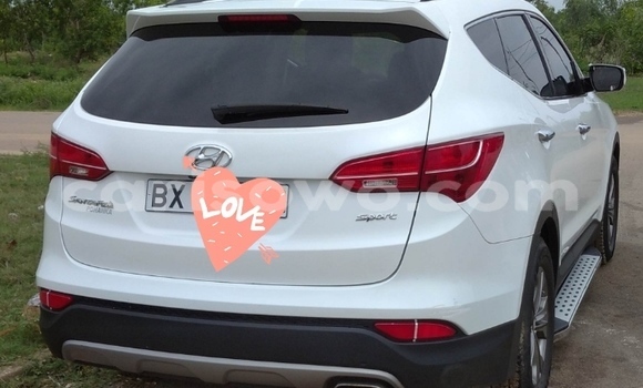 Sayi Na hannu Hyundai Santa Fe White Mota in Cotonou a Benin