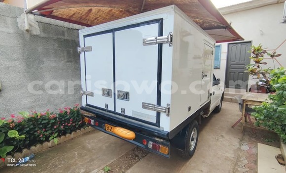 Sayi Na hannu Toyota Hilux White Mota in Cotonou a Benin Sayi Na hannu Toyota Hilux White Mota in Cotonou a Benin