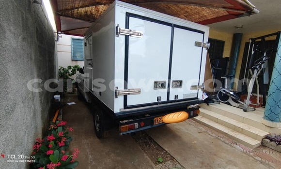 Sayi Na hannu Toyota Hilux White Mota in Cotonou a Benin Sayi Na hannu Toyota Hilux White Mota in Cotonou a Benin