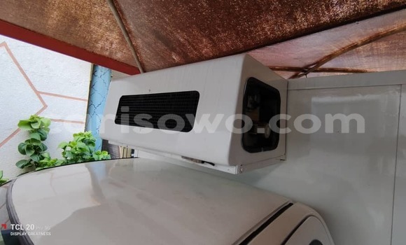 Sayi Na hannu Toyota Hilux White Mota in Cotonou a Benin Sayi Na hannu Toyota Hilux White Mota in Cotonou a Benin