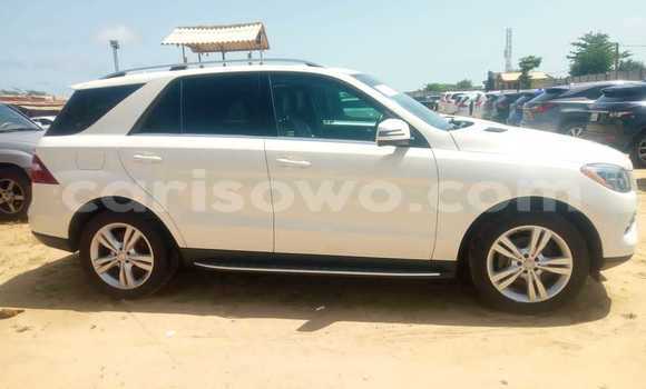 Sayi Na hannu Mercedes-Benz ML–Class White Mota in Cotonou a Benin Sayi Na hannu Mercedes-Benz ML–Class White Mota in Cotonou a Benin