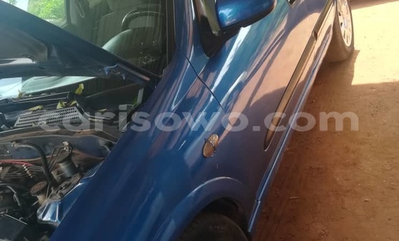Sayi Na hannu Nissan Almera Blue Mota in Cotonou a Benin
