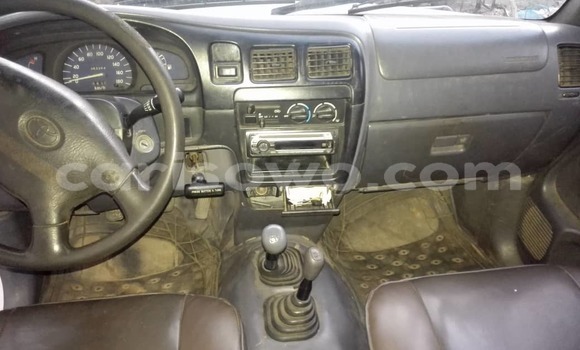 Sayi Na hannu Toyota Hilux White Mota in Abomey Calavi a Benin Sayi Na hannu Toyota Hilux White Mota in Abomey Calavi a Benin