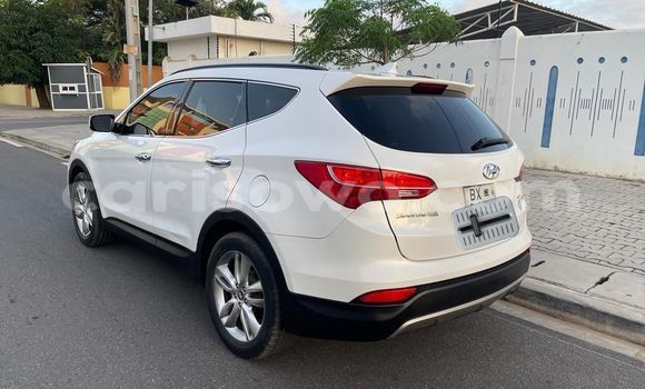 Ra Àlòkù Hyundai Santa Fe funfun Ọkọ̀ in Cotonou ni Benin Ra Àlòkù Hyundai Santa Fe funfun Ọkọ̀ in Cotonou ni Benin