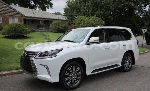 Acheter Occasion Voiture Lexus LX Blanc à Bembèrèkè au Benin Acheter Occasion Voiture Lexus LX Blanc à Bembèrèkè au Benin