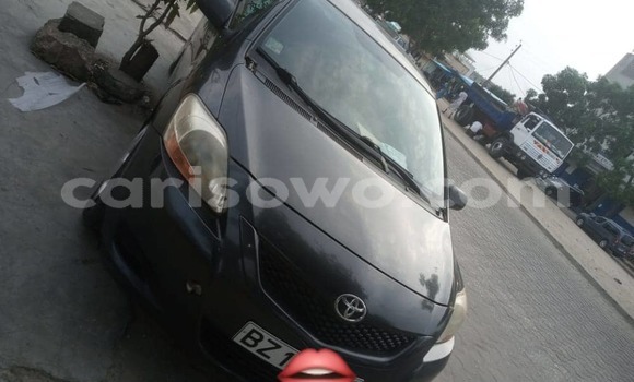 Sayi Na hannu Toyota Yaris Black Mota in Cotonou a Benin