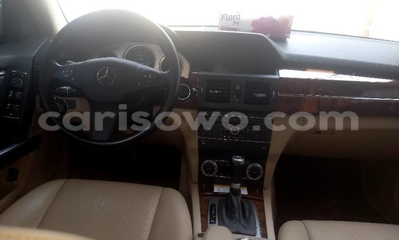 Sayi Na hannu Mercedes Viano White Mota in Cotonou a Benin