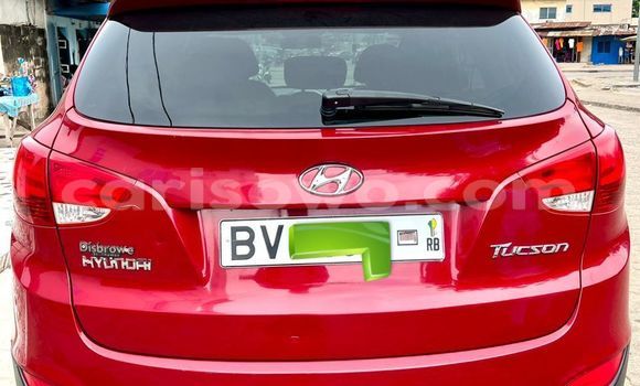 Acheter Occasion Voiture Hyundai Tucson Rouge à Cotonou, Benin Acheter Occasion Voiture Hyundai Tucson Rouge à Cotonou, Benin