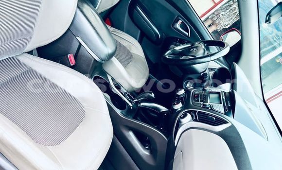 Acheter Occasion Voiture Hyundai Tucson Rouge à Cotonou, Benin Acheter Occasion Voiture Hyundai Tucson Rouge à Cotonou, Benin