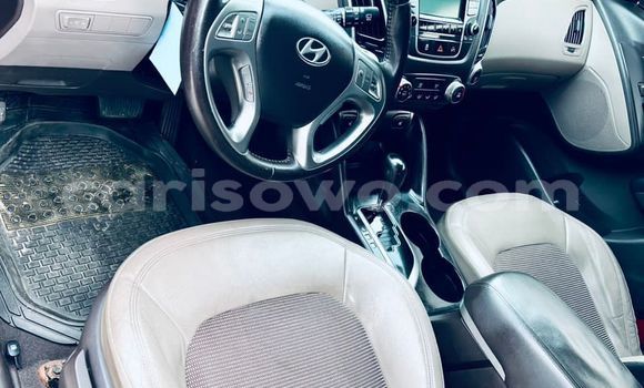 Acheter Occasion Voiture Hyundai Tucson Rouge à Cotonou, Benin Acheter Occasion Voiture Hyundai Tucson Rouge à Cotonou, Benin