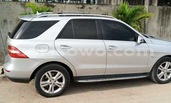 Sayi Na hannu Mercedes Viano Azurfa Mota in Cotonou a Benin Sayi Na hannu Mercedes Viano Azurfa Mota in Cotonou a Benin