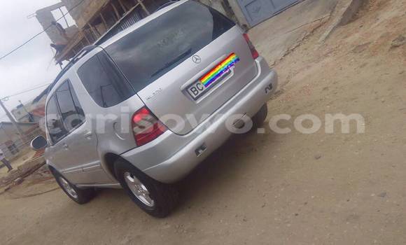 Sayi Na hannu Mercedes-Benz ML–Class Azurfa Mota in Cotonou a Benin Sayi Na hannu Mercedes-Benz ML–Class Azurfa Mota in Cotonou a Benin