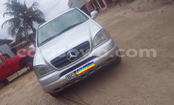 Sayi Na hannu Mercedes-Benz ML–Class Azurfa Mota in Cotonou a Benin Sayi Na hannu Mercedes-Benz ML–Class Azurfa Mota in Cotonou a Benin