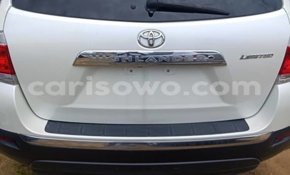 Acheter Occasion Voiture Toyota Highlander Blanc à Cotonou, Benin Acheter Occasion Voiture Toyota Highlander Blanc à Cotonou, Benin