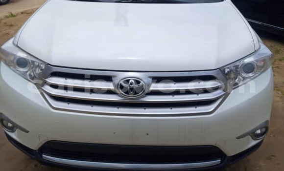 Acheter Occasion Voiture Toyota Highlander Blanc à Cotonou, Benin Acheter Occasion Voiture Toyota Highlander Blanc à Cotonou, Benin