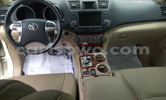 Acheter Occasion Voiture Toyota Highlander Blanc à Cotonou, Benin Acheter Occasion Voiture Toyota Highlander Blanc à Cotonou, Benin