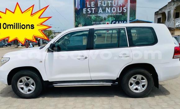 Ra Àlòkù Toyota Land Cruiser funfun Ọkọ̀ in Cotonou ni Benin