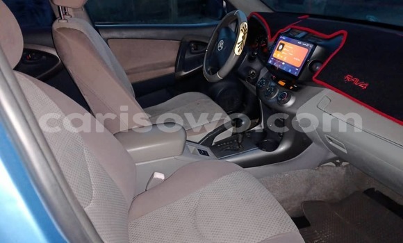 Ra Àlòkù Toyota RAV4 Blue Ọkọ̀ in Cotonou ni Benin