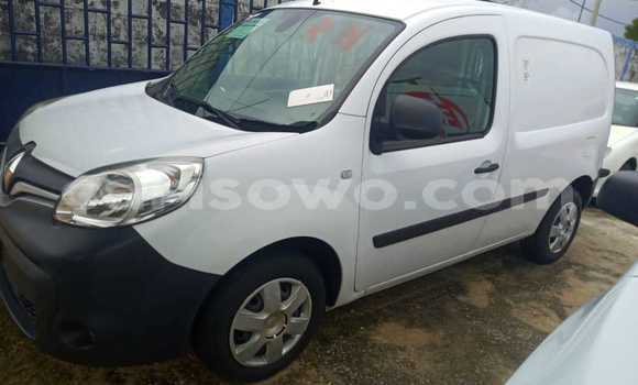 Ra Àlòkù Renault Kangoo funfun Ọkọ̀ in Cotonou ni Benin