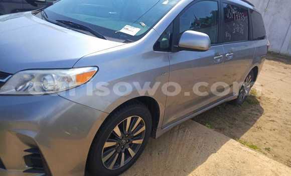 Acheter Occasion Voiture Toyota Sienna Gris à Cotonou, Benin Acheter Occasion Voiture Toyota Sienna Gris à Cotonou, Benin