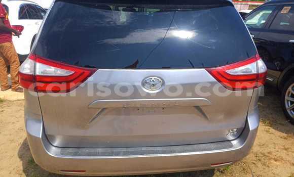 Acheter Occasion Voiture Toyota Sienna Gris à Cotonou, Benin Acheter Occasion Voiture Toyota Sienna Gris à Cotonou, Benin