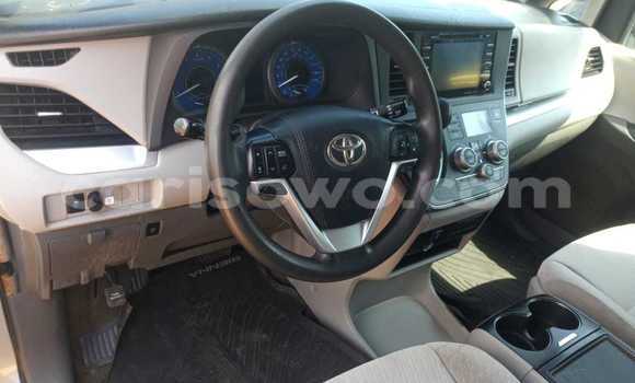 Acheter Occasion Voiture Toyota Sienna Gris à Cotonou, Benin Acheter Occasion Voiture Toyota Sienna Gris à Cotonou, Benin