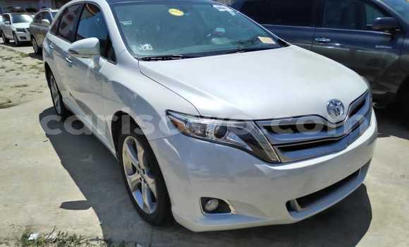 Buy Used Toyota Venza White Car in Cotonou in Benign