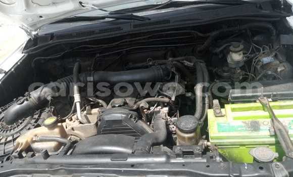 Ra Àlòkù Toyota Hilux funfun Ọkọ̀ in Cotonou ni Benin Ra Àlòkù Toyota Hilux funfun Ọkọ̀ in Cotonou ni Benin