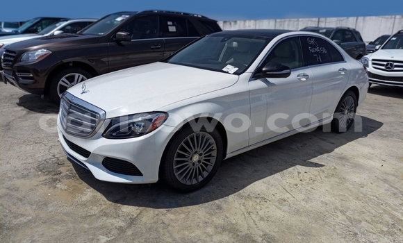 Sayi Na hannu Mercedes-Benz C–Class White Mota in Cotonou a Benin Sayi Na hannu Mercedes-Benz C–Class White Mota in Cotonou a Benin