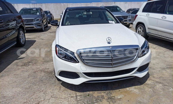 Sayi Na hannu Mercedes-Benz C–Class White Mota in Cotonou a Benin Sayi Na hannu Mercedes-Benz C–Class White Mota in Cotonou a Benin