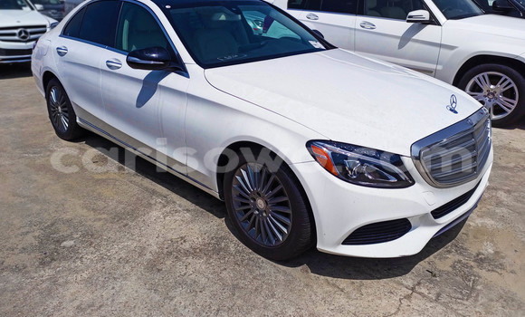 Sayi Na hannu Mercedes-Benz C–Class White Mota in Cotonou a Benin Sayi Na hannu Mercedes-Benz C–Class White Mota in Cotonou a Benin