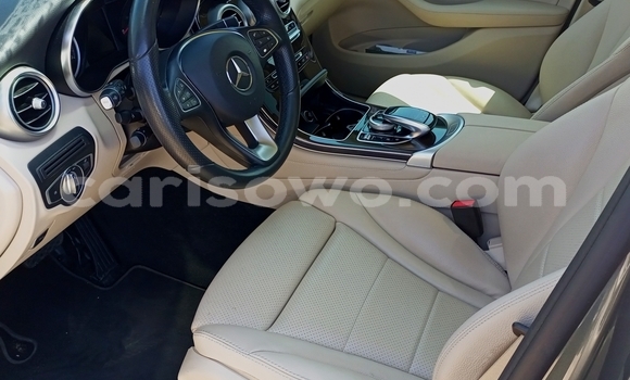 Sayi Na hannu Mercedes-Benz C–Class White Mota in Cotonou a Benin Sayi Na hannu Mercedes-Benz C–Class White Mota in Cotonou a Benin