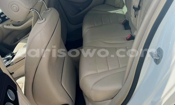 Sayi Na hannu Mercedes-Benz C–Class White Mota in Cotonou a Benin Sayi Na hannu Mercedes-Benz C–Class White Mota in Cotonou a Benin