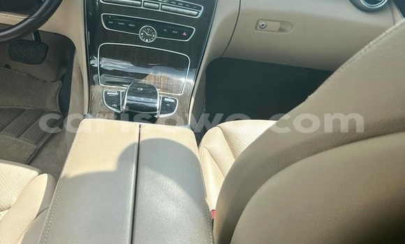 Sayi Na hannu Mercedes-Benz C–Class White Mota in Cotonou a Benin Sayi Na hannu Mercedes-Benz C–Class White Mota in Cotonou a Benin
