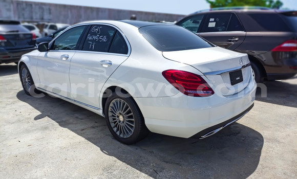 Sayi Na hannu Mercedes-Benz C–Class White Mota in Cotonou a Benin Sayi Na hannu Mercedes-Benz C–Class White Mota in Cotonou a Benin